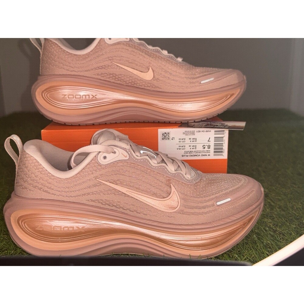 Nike Womens Vomero Plus Particle Pink Rose Gold HV8154601 SIZE 8.5 Open OPEN BOX